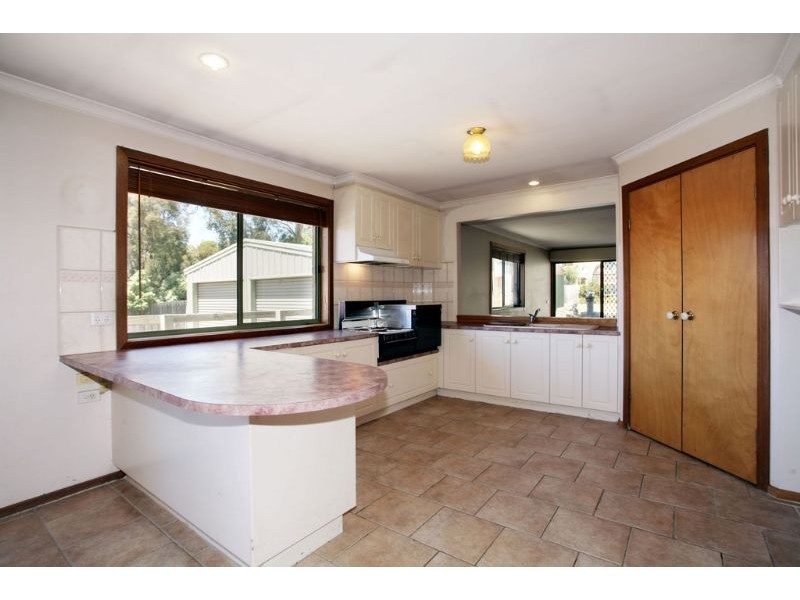 16 Ashley Court, Seville VIC 3139