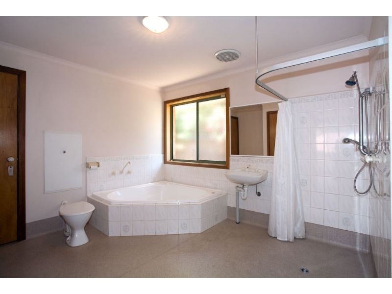 16 Ashley Court, Seville VIC 3139