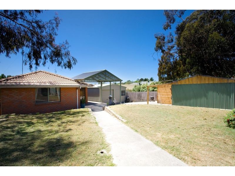 16 Ashley Court, Seville VIC 3139