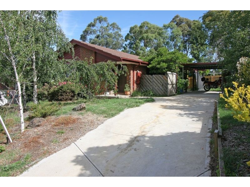18 Dobell Place, Mooroolbark VIC 3138