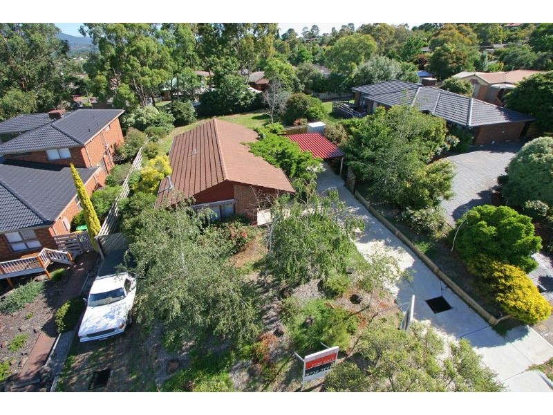 18 Dobell Place, Mooroolbark VIC 3138