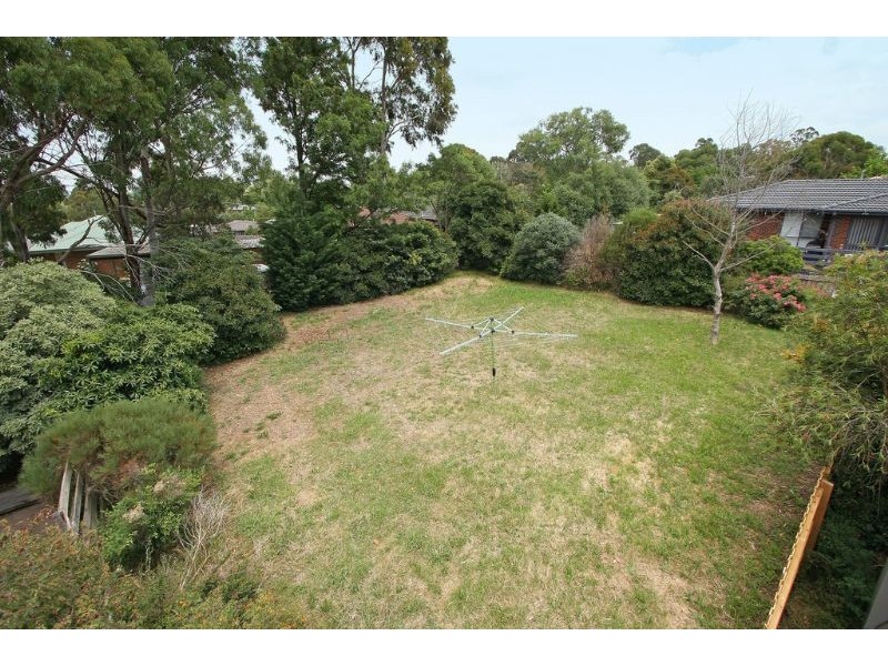 2/18 Dobell Place, Mooroolbark VIC 3138