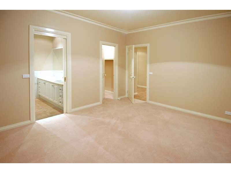 25 Saddleback Ridge, Chirnside Park VIC 3116