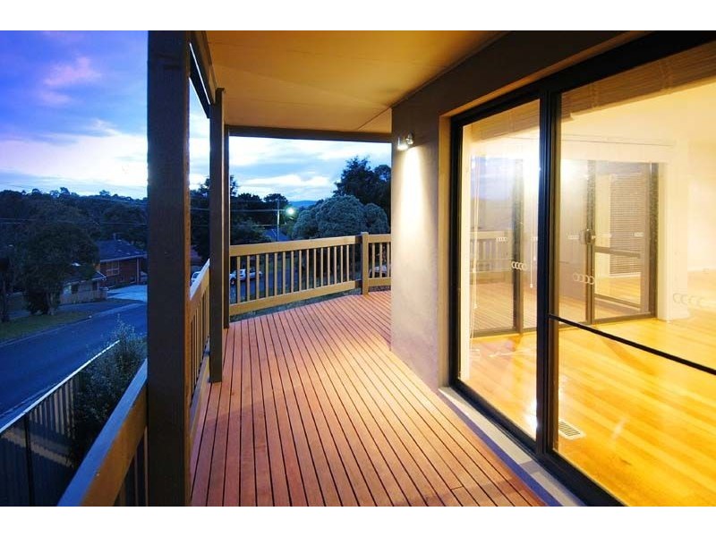 2 Valley Ho Road, Chirnside Park VIC 3116