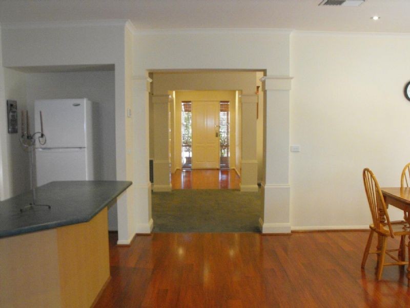 16 Paris Court, Mooroolbark VIC 3138