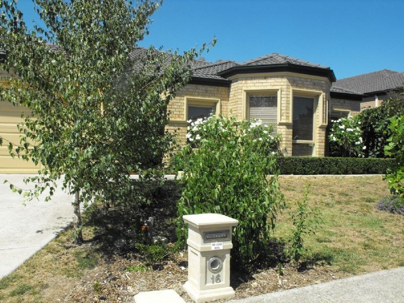 16 Paris Court, Mooroolbark VIC 3138