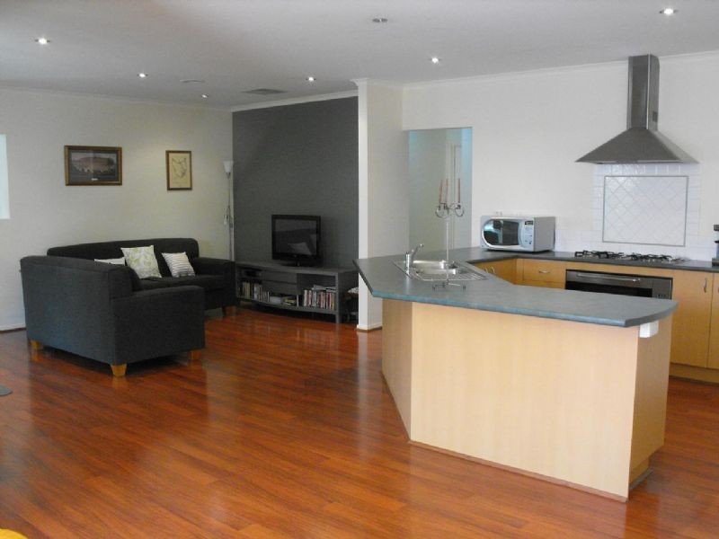 16 Paris Court, Mooroolbark VIC 3138