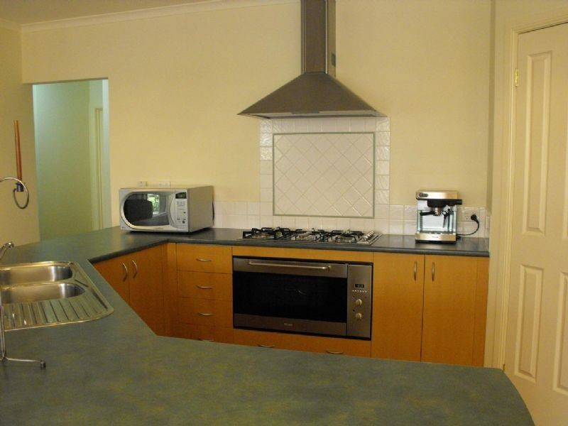 16 Paris Court, Mooroolbark VIC 3138