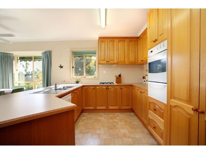 10 Yarraridge Drive, Chirnside Park VIC 3116
