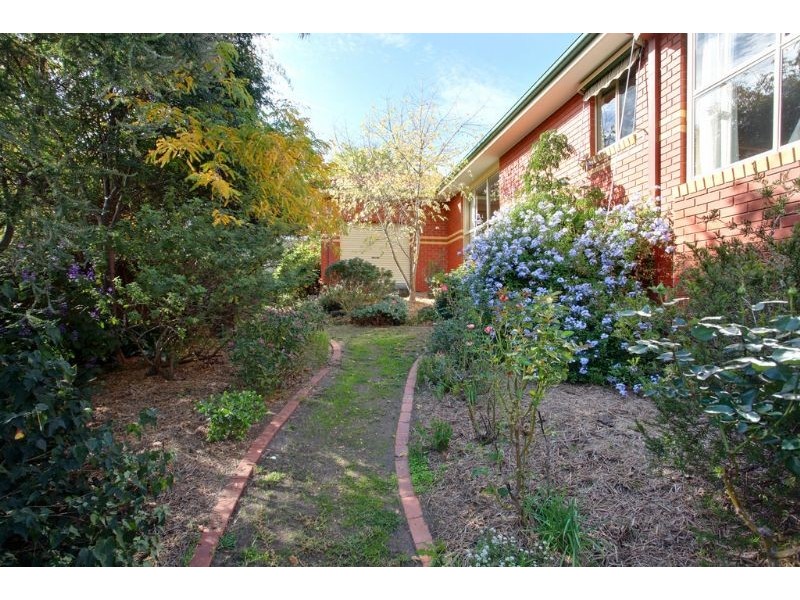 10 Yarraridge Drive, Chirnside Park VIC 3116