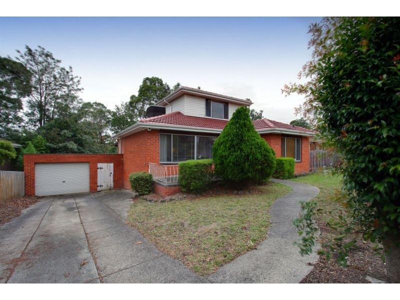 17 Sweetland Road, Mooroolbark VIC 3138
