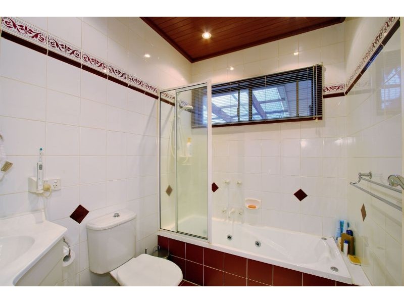 17 Sweetland Road, Mooroolbark VIC 3138