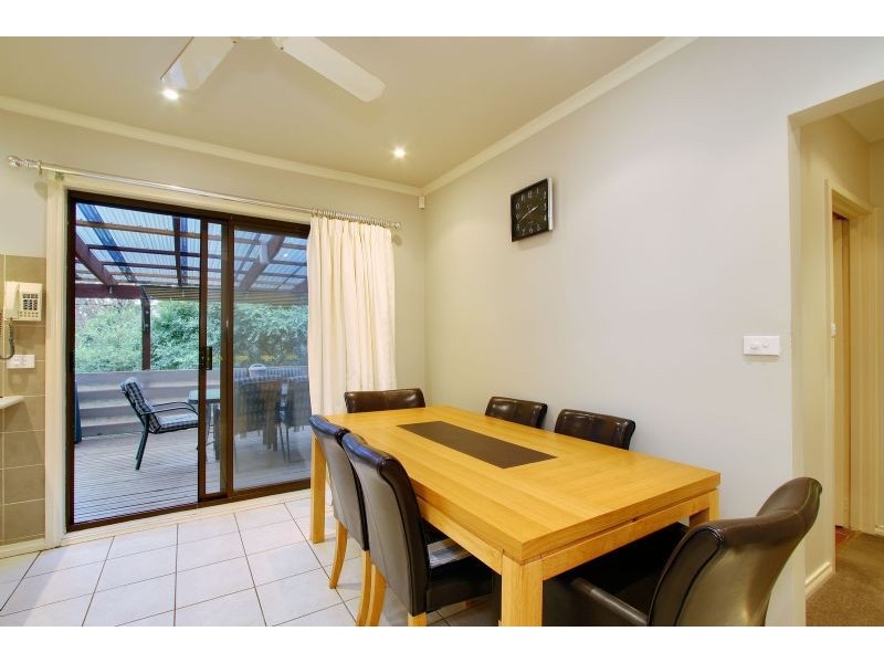 17 Sweetland Road, Mooroolbark VIC 3138