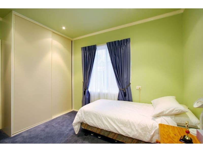 17 Sweetland Road, Mooroolbark VIC 3138