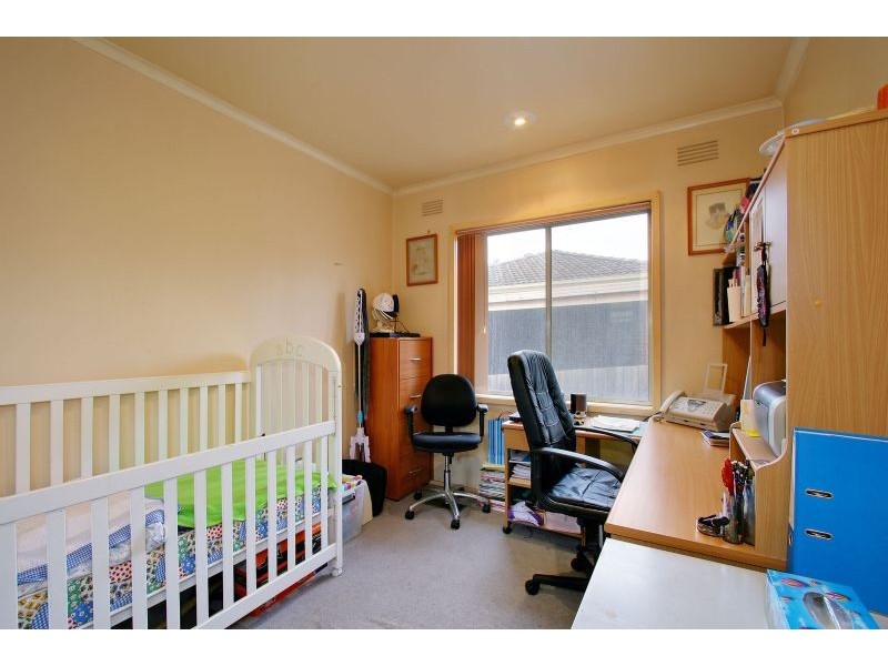 17 Sweetland Road, Mooroolbark VIC 3138