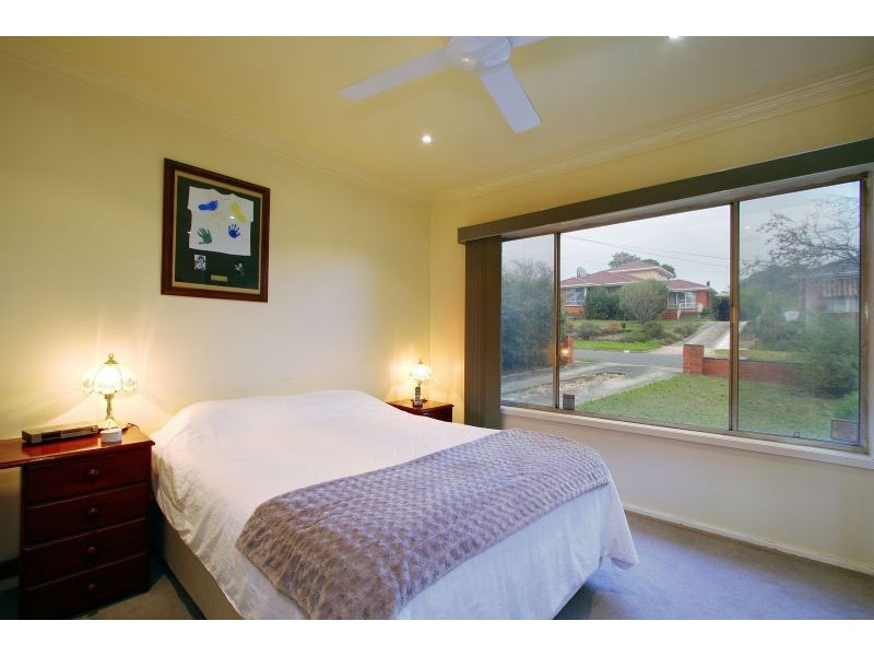 17 Sweetland Road, Mooroolbark VIC 3138