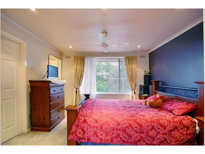 17 Sweetland Road, Mooroolbark VIC 3138