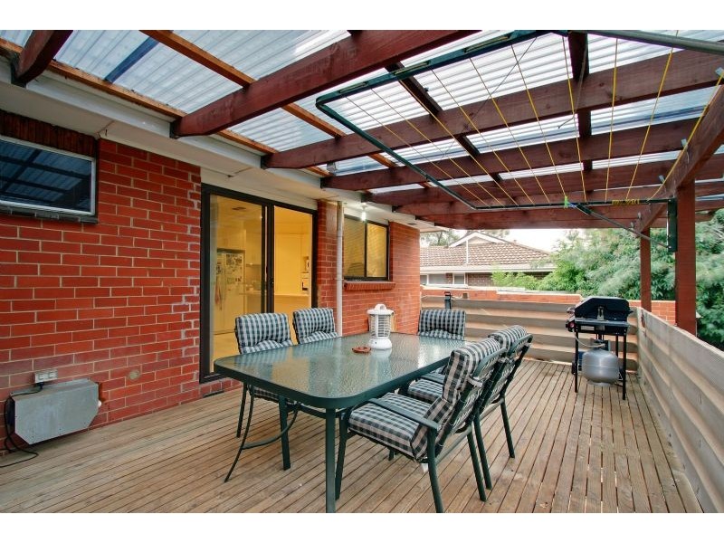 17 Sweetland Road, Mooroolbark VIC 3138