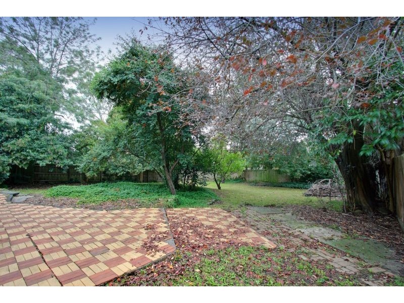 17 Sweetland Road, Mooroolbark VIC 3138