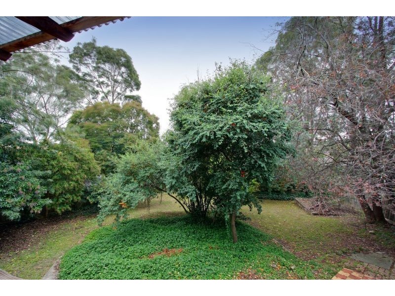 17 Sweetland Road, Mooroolbark VIC 3138