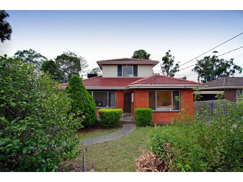 17 Sweetland Road, Mooroolbark VIC 3138