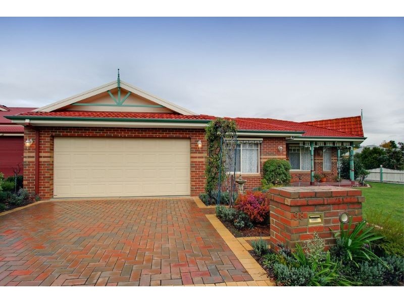 98 Eucalypt Drive, Lilydale VIC 3140