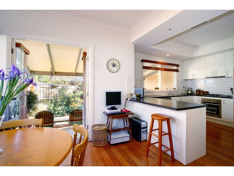 1/8A Cook Road, Mitcham VIC 3132