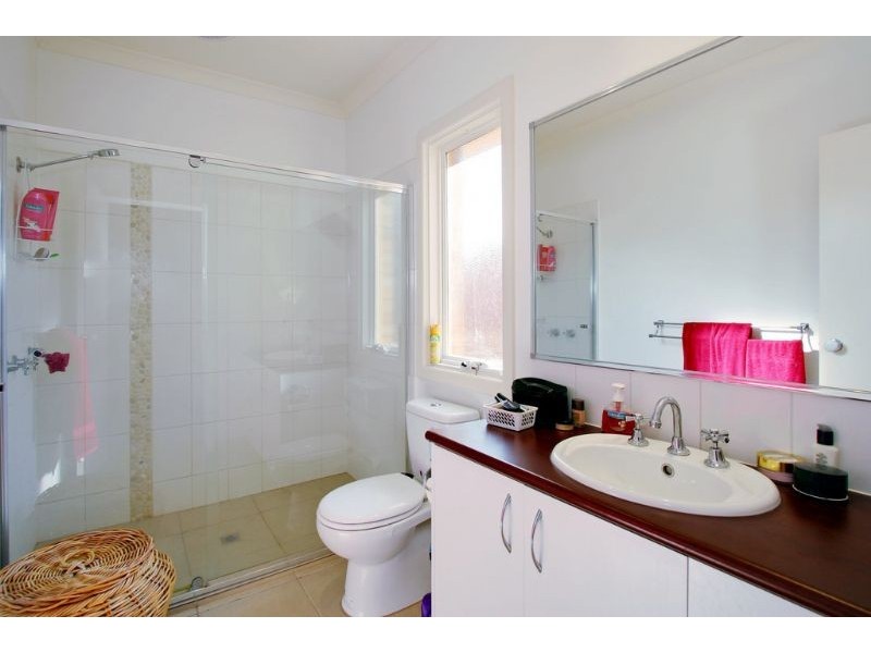 1/8A Cook Road, Mitcham VIC 3132