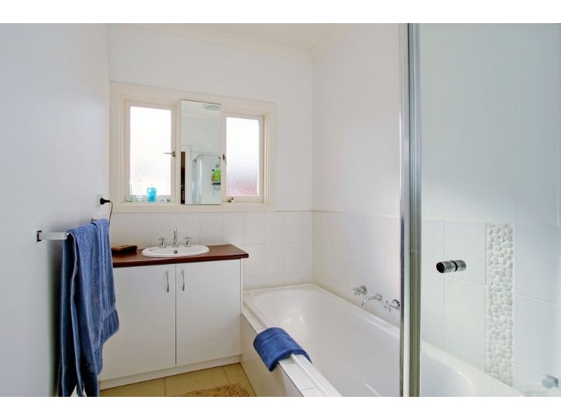 1/8A Cook Road, Mitcham VIC 3132