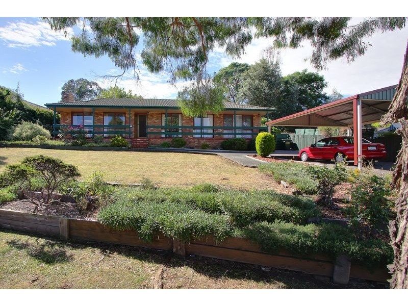 49 Churchill Drive, Mooroolbark VIC 3138