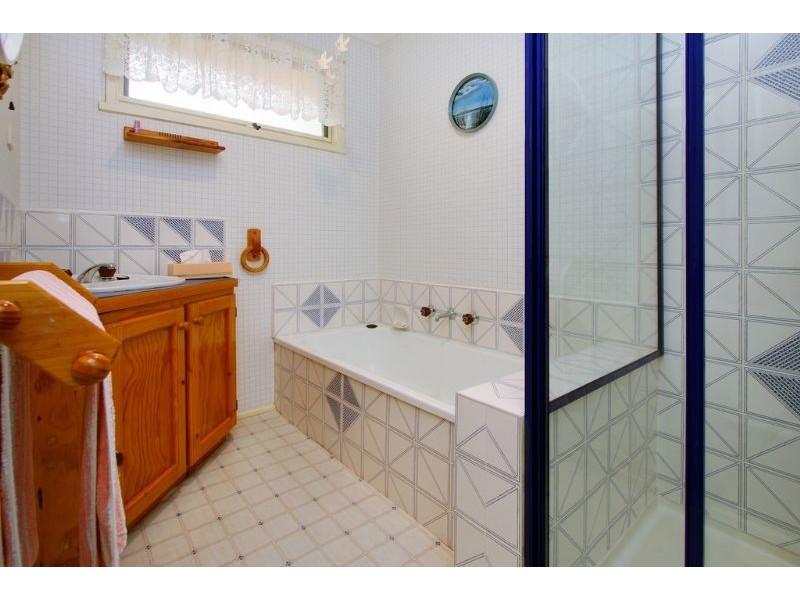 49 Churchill Drive, Mooroolbark VIC 3138