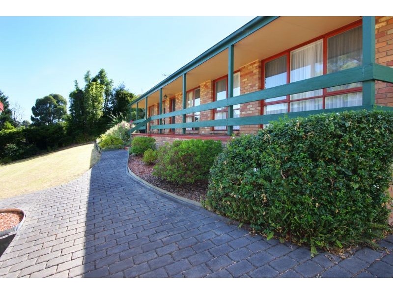 49 Churchill Drive, Mooroolbark VIC 3138