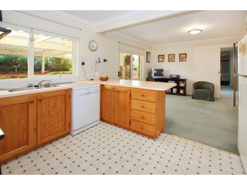 49 Churchill Drive, Mooroolbark VIC 3138
