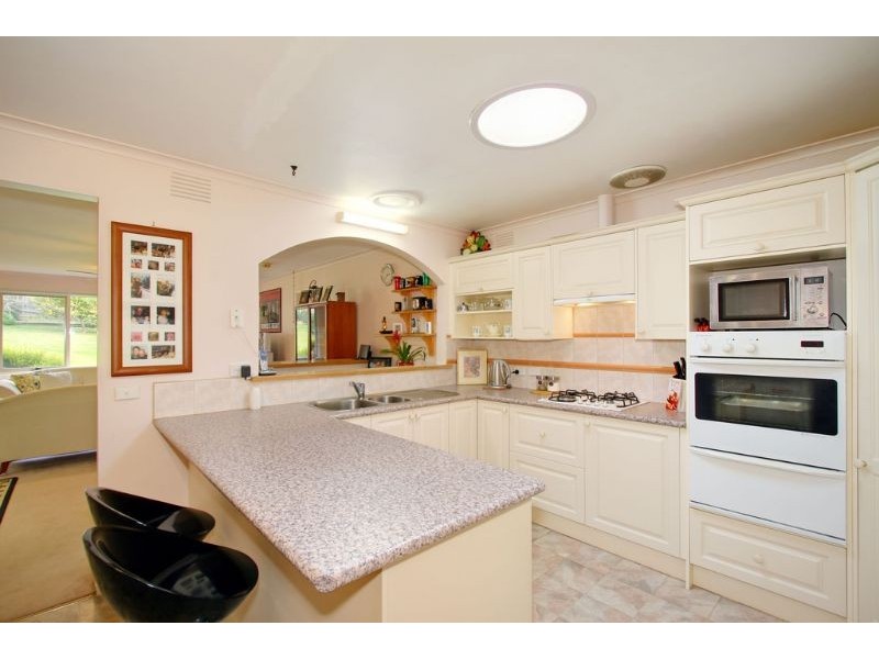 38 Batterbee Drive, Mooroolbark VIC 3138