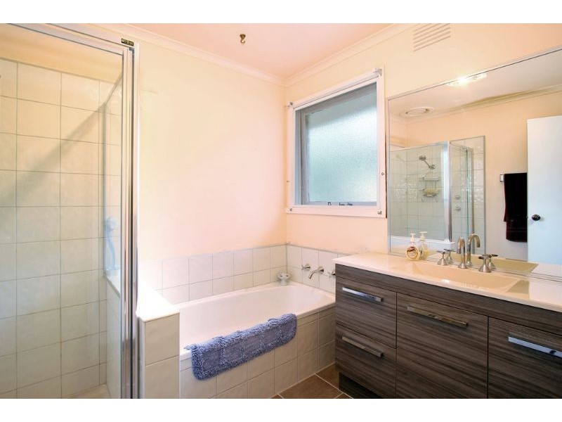 38 Batterbee Drive, Mooroolbark VIC 3138