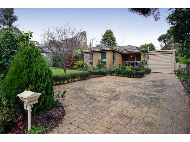 38 Batterbee Drive, Mooroolbark VIC 3138