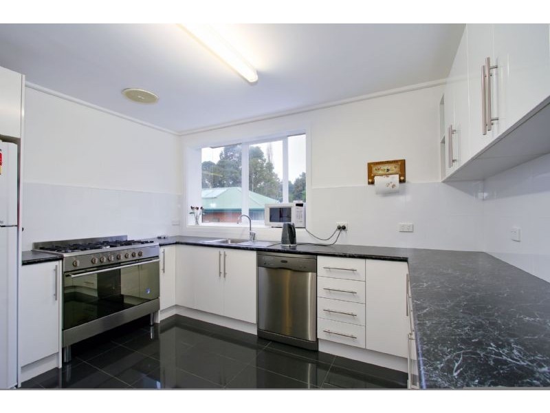 28 Railway Road, Seville VIC 3139