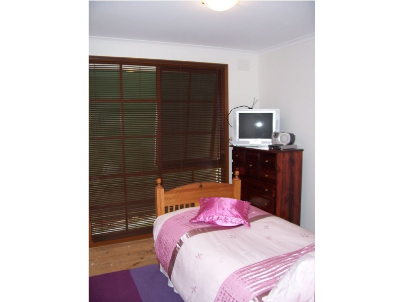 75  Manchester Road, Mooroolbark VIC 3138