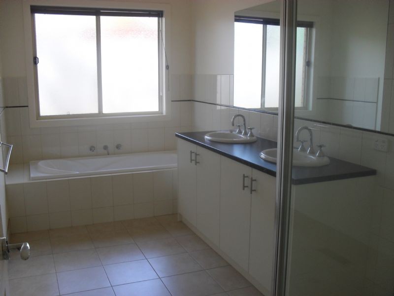 2/9 Yuruga Court, Mooroolbark VIC 3138