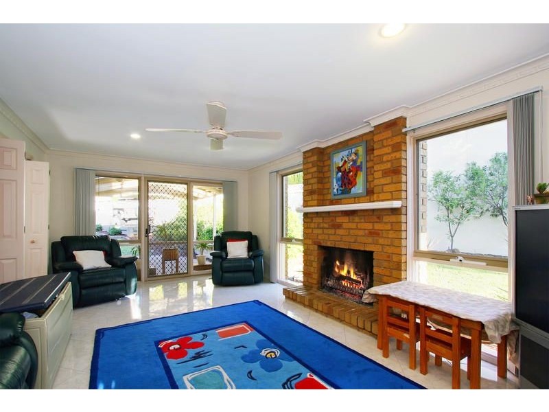 5 Elm Grove, Mooroolbark VIC 3138
