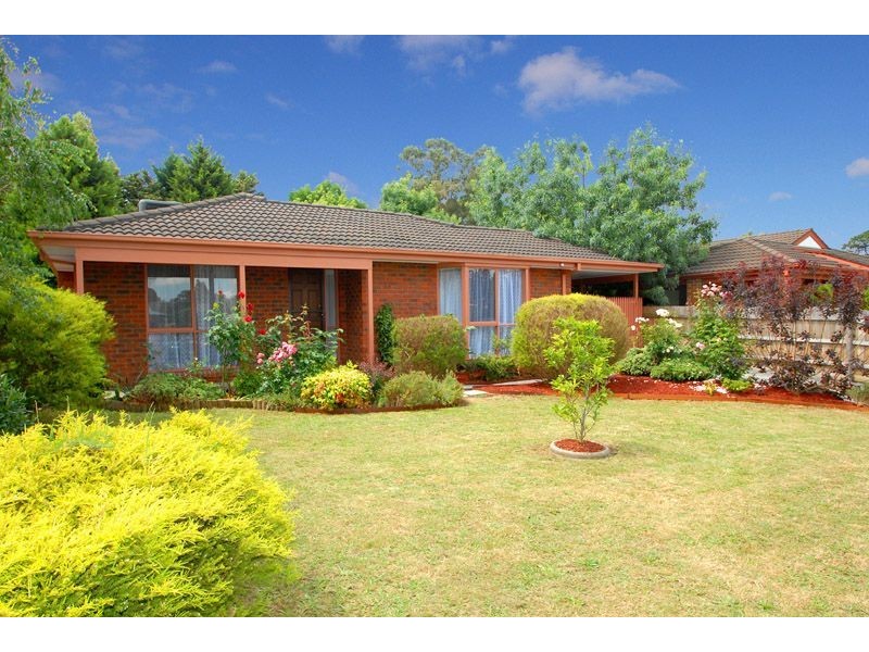 11 Dewpond Walk, Croydon South VIC 3136