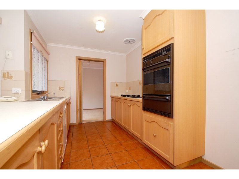 11 Dewpond Walk, Croydon South VIC 3136