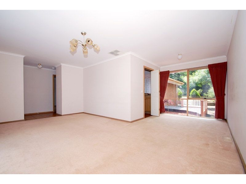 11 Dewpond Walk, Croydon South VIC 3136