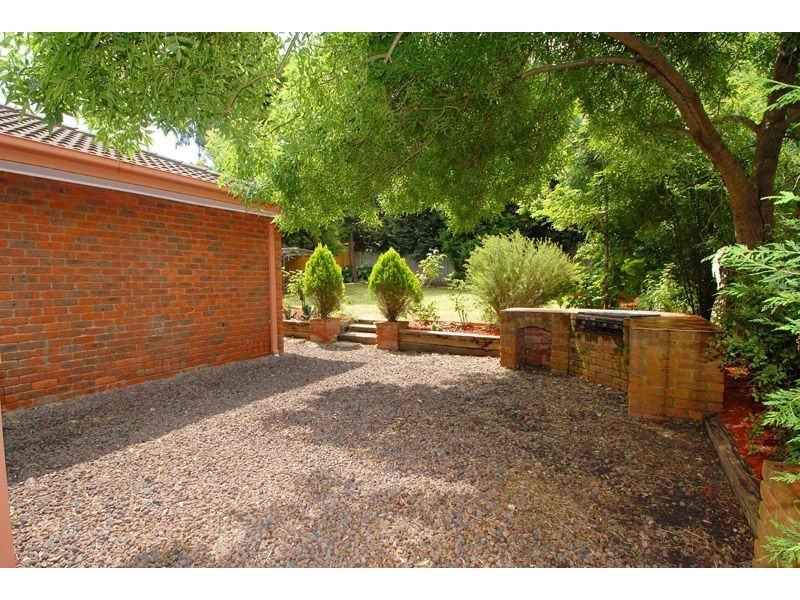 11 Dewpond Walk, Croydon South VIC 3136