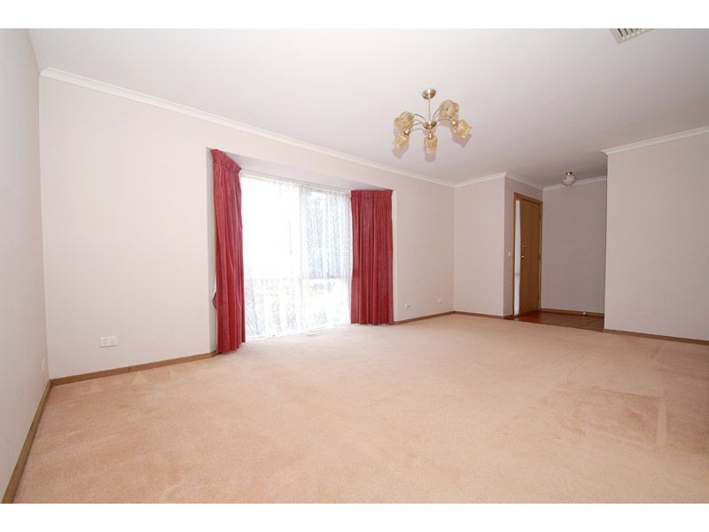 11 Dewpond Walk, Croydon South VIC 3136