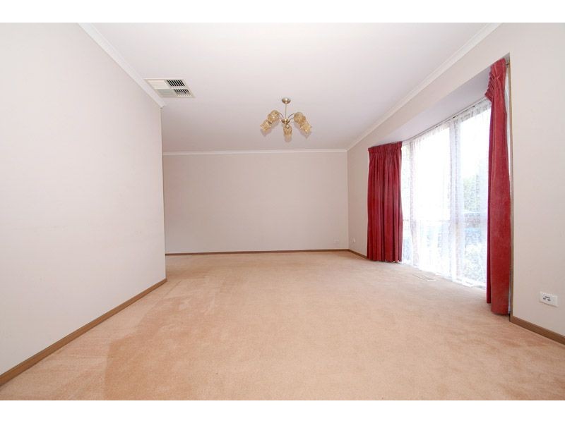 11 Dewpond Walk, Croydon South VIC 3136