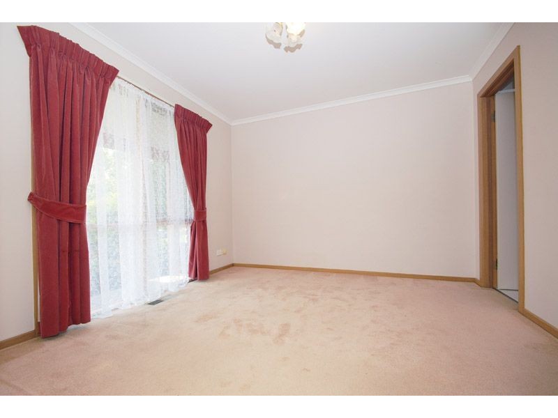 11 Dewpond Walk, Croydon South VIC 3136