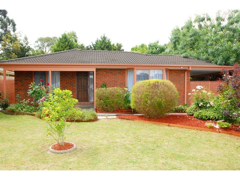 11 Dewpond Walk, Croydon South VIC 3136