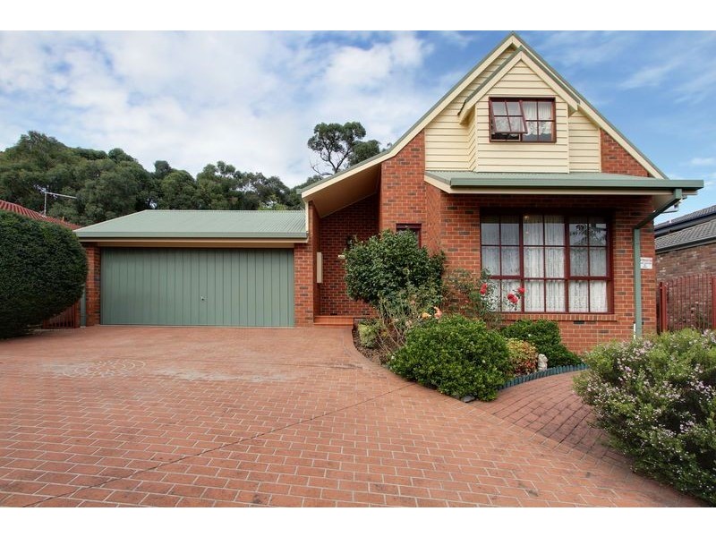 17 Stringybark Boulevard  North, Mount Evelyn VIC 3796