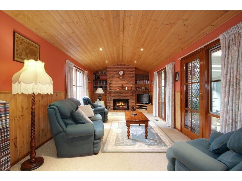 17 Stringybark Boulevard  North, Mount Evelyn VIC 3796